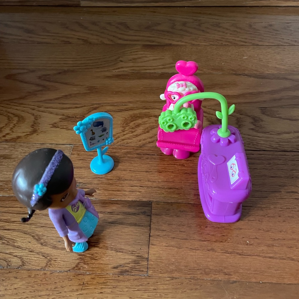 DISNEY Doc McStuffins Bright Eyes Eye Doctor Play
Set